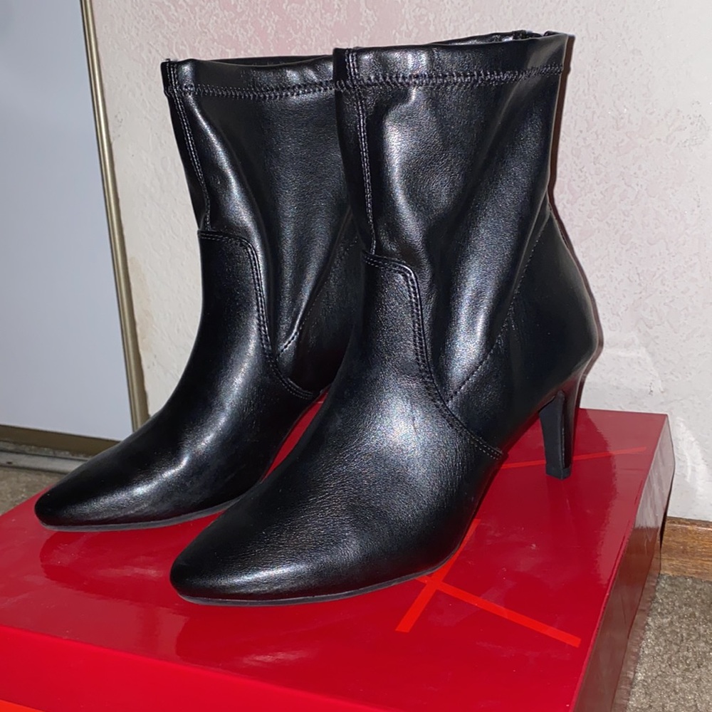 Aerosoles 3 inch black leatherette booties size 6.5